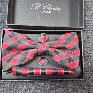 R Classics London Bow Tie Set Red and Black Diamond Pattern Cuff Links Pocket Sq